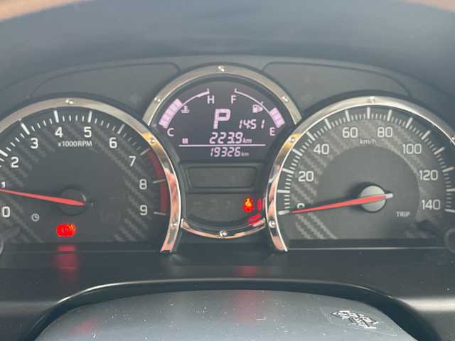 スズキ ジムニー ランドベンチャー 山口県 2018(平30)年 2万km パール ンオーナー　/２．５インチリフトアップ　/オーバーフェンダー　/黒ハーフレザーシート　/社外ナビ　/　・フルセグＴＶ　/　・Ｂｌｕｅｔｏｏｔｈ　/　・バックカメラ　/ドライブレコーダー　/シートヒーター　/純正１６インチＡＷ