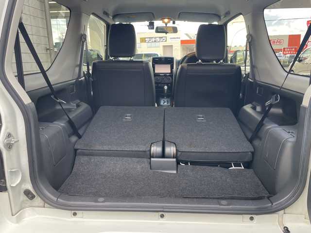 スズキ ジムニー ランドベンチャー 山口県 2018(平30)年 2万km パール ンオーナー　/２．５インチリフトアップ　/オーバーフェンダー　/黒ハーフレザーシート　/社外ナビ　/　・フルセグＴＶ　/　・Ｂｌｕｅｔｏｏｔｈ　/　・バックカメラ　/ドライブレコーダー　/シートヒーター　/純正１６インチＡＷ