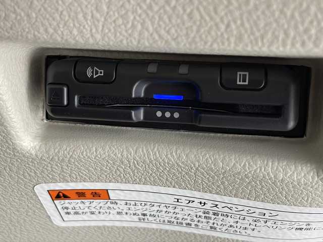 トヨタ シエンタ X 千葉県 2022(令4)年 0.3万km シルバーマイカM トヨタセーフティセンス/（衝突軽減ブレーキ　レーンキープアシスト　先行車発進お知らせ　オートマチックハイビーム）/社外メモリナビ/（フルセグ/Buletooth/CD/DVD/FM/AM）/バックカメラ/ETC/アイドリングストップ/片側パワースライドドア/ハロゲンヘッドライト/電動格納ミラー/純正フロアマット/W＋サイド＋エアバッグ