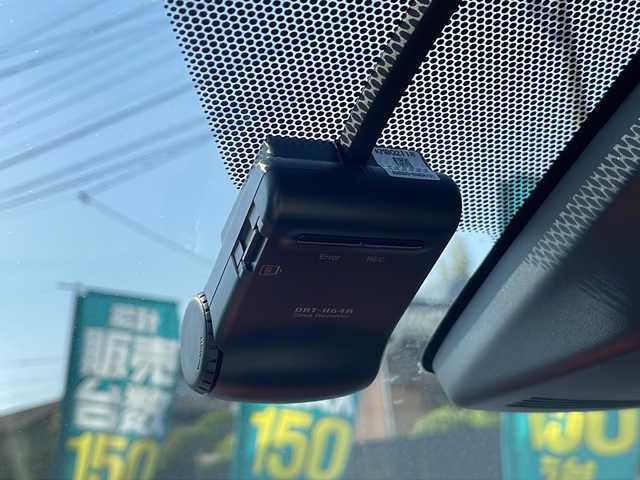 トヨタ アクア S 愛知県 2015(平27)年 6万km シルバーM /禁煙車//純正ナビTV//バックカメラ//ビルトインETC//セーフティセンス//PCS/LDA/AHB//電動格納ミラーウインカー//ドライブレコーダー//社外１５インチアルミ//ステアスイッチ//ドアバイザー//純正フロアマット//新車保証書//取扱説明書//スペアキー