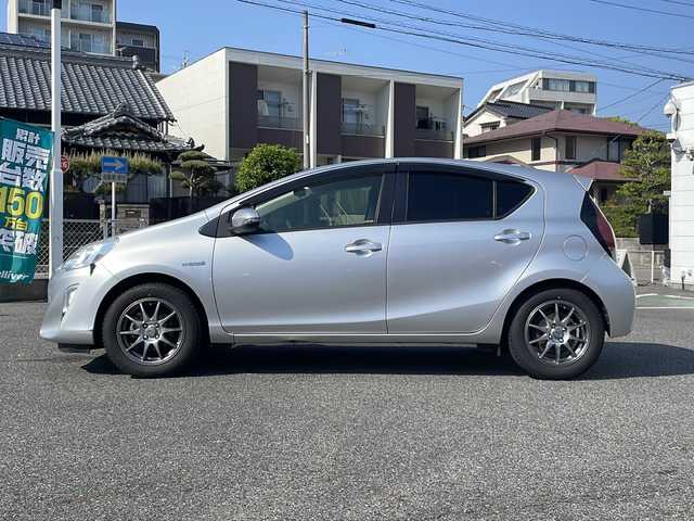 トヨタ アクア S 愛知県 2015(平27)年 6万km シルバーM /禁煙車//純正ナビTV//バックカメラ//ビルトインETC//セーフティセンス//PCS/LDA/AHB//電動格納ミラーウインカー//ドライブレコーダー//社外１５インチアルミ//ステアスイッチ//ドアバイザー//純正フロアマット//新車保証書//取扱説明書//スペアキー