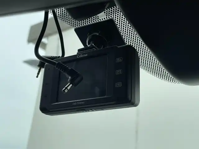 レクサス ＲＸ 450h バージョンL 東京都 2018(平30)年 4万km ソニッククォーツ 純正ナビ/CD/DVD/BD再生/フルセグTV/Bluetooth接続/パノラミックビューモニター/リアシートエンターテイメント/パノラマルーフ/ブラックレザーシート/シートヒーター(D席/N席)/エアシート(D席/N席)/三眼LEDヘッドライト/レクサスセーフティシステム/インテリジェントクリアランスソナー/リアクロストラフィックアラート/リアクロストラフィックオートブレーキ/ブラインドスポットモニター/ドライブモードセレクト/バンパー開口部一体型無塗装横バンパーフロントグリル/メッキ加飾付LEDフロントフォグランプ/ボディ同色ドアミラー(リバース連動/自動防眩/電動オート格納機能/メモリー機能/ヒーター付)/リアスポイラー/下部グレー塗装リアバンパー/235/55R20タイヤ/20インチ5本ツインスポーク切削光輝アルミホイール/本木製/革巻きコンビステアリングホイール/ステアリングヒーター/10WAYパワーシート(D席/N席)/後席パワーシート/ポジションメモリー(D席/N席)/パワーイージーアクセスシステム(D席)
