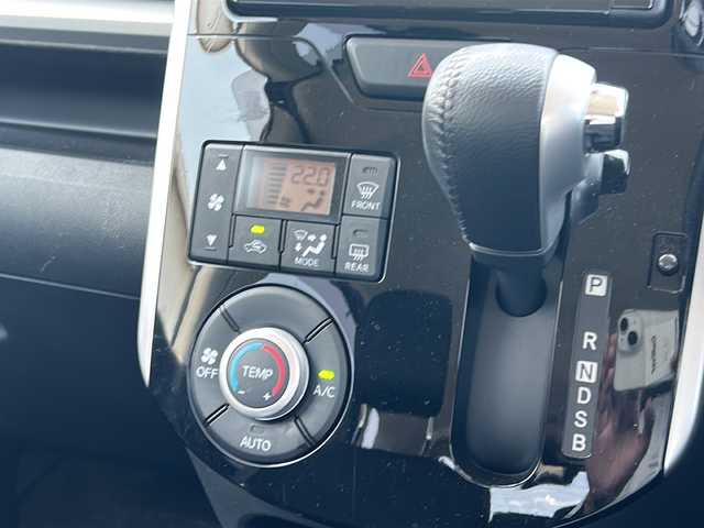 ダイハツ タント カスタム RS SA Ⅲ 千葉県 2018(平30)年 0.6万km ファイアークォーツレッドM ナビ　ＮＭＺＫ－Ｗ６８０　ＣＤ　ＤＶＤ　Ｂｔ　ＴＶ　アラウンドビューモニター　前方ドラレコ　純正ＥＴＣ　ヒートシーター　スマートキー　両側パワスラ　後方コーナーセンサー　ＬＥＤ　純正１５インチＡＷ