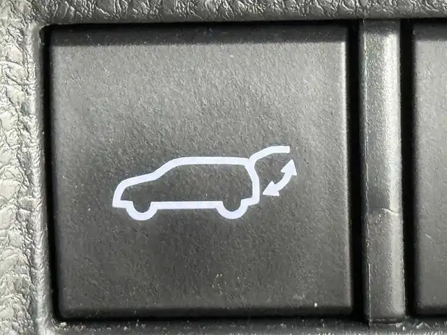 トヨタ ハリアー ハイブリッド G レザーパッケージ 福岡県 2021(令3)年 3.1万km プレシャスブラックパール 純正８型ＤＡナビ　/バックカメラ　/デジタルインナーミラー／前後ドラレコ　/ＥＴＣ　/トヨタセーフティセンス　/衝突軽減ブレーキ　/レーンキープ　/ブラインドスポットモニター　/アクセル踏み間違い防止　/本革シート　/パワーシート　/パワーバックドア　/ステアリングヒーター　/シートベンチレーション／ヒーター　/ＬＥＤヘッドライト