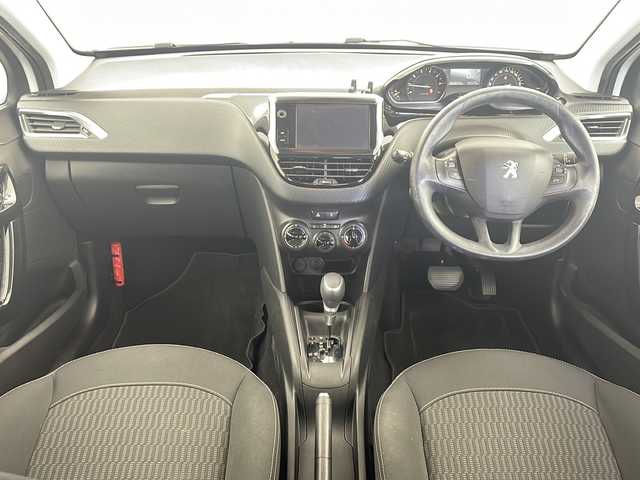 プジョー ２０８ スタイル 愛知県 2017(平29)年 4.3万km 白 /禁煙車//純正オーディオ//AM・FM//ETC//ハロゲンヘッドライト//オートライト//フロント・リヤフォグランプ//オートマチックエマージェンシーブレーキング//クルーズコントロール//横滑り防止//電動格納ミラーウィンカー//MTモード付//ファブリックシート//ISOFIX//ステアリングスイッチ//純正フロアマット//スペアタイヤ//スペアキー1本//保証書//取扱説明書