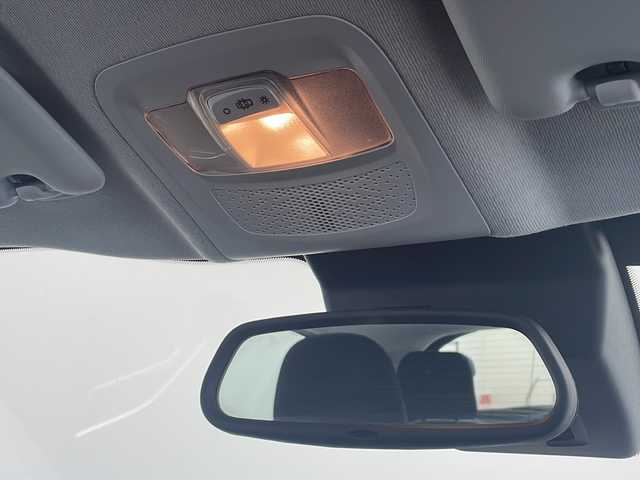 プジョー ２０８ スタイル 愛知県 2017(平29)年 4.3万km 白 /禁煙車//純正オーディオ//AM・FM//ETC//ハロゲンヘッドライト//オートライト//フロント・リヤフォグランプ//オートマチックエマージェンシーブレーキング//クルーズコントロール//横滑り防止//電動格納ミラーウィンカー//MTモード付//ファブリックシート//ISOFIX//ステアリングスイッチ//純正フロアマット//スペアタイヤ//スペアキー1本//保証書//取扱説明書