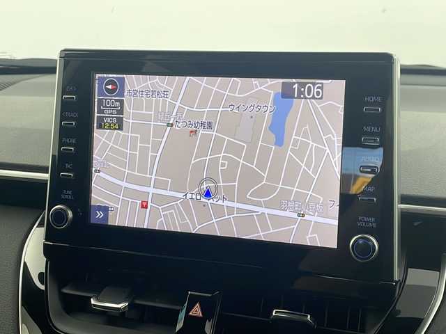 トヨタ カローラ クロス ハイブリッド Z 愛知県 2022(令4)年 1.8万km プラチナホワイトパールマイカ 純正ディスプレイオーディオ(現状ナビ使用可）/パノラミックビューカメラ/ビルトインETC/トヨタセーフティセンス/・レーントレースアシスト/・プリクラッシュセーフティ/・ブラインドスポットモニター/・リアクロストラフィックアラート/・パーキングサポートブレーキ/・ロードサインアシスト/・レーダークルーズコントロール/シートヒーター/パワーシート/ステアリングスイッチ/純正フロアマット/電動格納ウィンカーミラー/オートマチックハイビーム/フロントフォグ/プッシュスタート