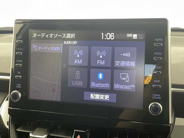 トヨタ カローラ クロス ハイブリッド Z 愛知県 2022(令4)年 1.8万km プラチナホワイトパールマイカ 純正ディスプレイオーディオ(現状ナビ使用可）/パノラミックビューカメラ/ビルトインETC/トヨタセーフティセンス/・レーントレースアシスト/・プリクラッシュセーフティ/・ブラインドスポットモニター/・リアクロストラフィックアラート/・パーキングサポートブレーキ/・ロードサインアシスト/・レーダークルーズコントロール/シートヒーター/パワーシート/ステアリングスイッチ/純正フロアマット/電動格納ウィンカーミラー/オートマチックハイビーム/フロントフォグ/プッシュスタート