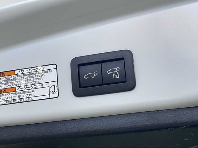 トヨタ カローラ クロス ハイブリッド Z 愛知県 2022(令4)年 1.8万km プラチナホワイトパールマイカ 純正ディスプレイオーディオ(現状ナビ使用可）/パノラミックビューカメラ/ビルトインETC/トヨタセーフティセンス/・レーントレースアシスト/・プリクラッシュセーフティ/・ブラインドスポットモニター/・リアクロストラフィックアラート/・パーキングサポートブレーキ/・ロードサインアシスト/・レーダークルーズコントロール/シートヒーター/パワーシート/ステアリングスイッチ/純正フロアマット/電動格納ウィンカーミラー/オートマチックハイビーム/フロントフォグ/プッシュスタート