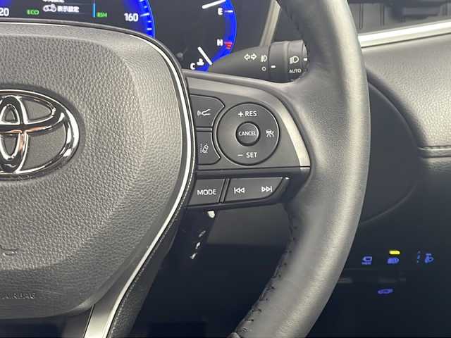 トヨタ カローラ クロス ハイブリッド Z 愛知県 2022(令4)年 1.8万km プラチナホワイトパールマイカ 純正ディスプレイオーディオ(現状ナビ使用可）/パノラミックビューカメラ/ビルトインETC/トヨタセーフティセンス/・レーントレースアシスト/・プリクラッシュセーフティ/・ブラインドスポットモニター/・リアクロストラフィックアラート/・パーキングサポートブレーキ/・ロードサインアシスト/・レーダークルーズコントロール/シートヒーター/パワーシート/ステアリングスイッチ/純正フロアマット/電動格納ウィンカーミラー/オートマチックハイビーム/フロントフォグ/プッシュスタート