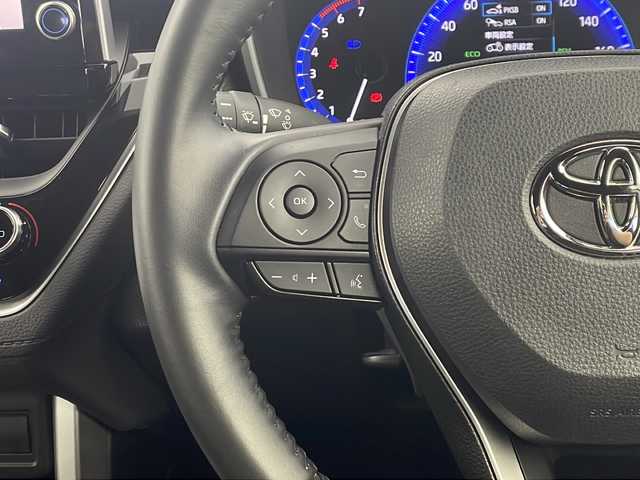 トヨタ カローラ クロス ハイブリッド Z 愛知県 2022(令4)年 1.8万km プラチナホワイトパールマイカ 純正ディスプレイオーディオ(現状ナビ使用可）/パノラミックビューカメラ/ビルトインETC/トヨタセーフティセンス/・レーントレースアシスト/・プリクラッシュセーフティ/・ブラインドスポットモニター/・リアクロストラフィックアラート/・パーキングサポートブレーキ/・ロードサインアシスト/・レーダークルーズコントロール/シートヒーター/パワーシート/ステアリングスイッチ/純正フロアマット/電動格納ウィンカーミラー/オートマチックハイビーム/フロントフォグ/プッシュスタート