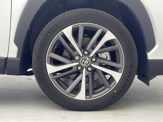 トヨタ カローラ クロス ハイブリッド Z 愛知県 2022(令4)年 1.8万km プラチナホワイトパールマイカ 純正ディスプレイオーディオ(現状ナビ使用可）/パノラミックビューカメラ/ビルトインETC/トヨタセーフティセンス/・レーントレースアシスト/・プリクラッシュセーフティ/・ブラインドスポットモニター/・リアクロストラフィックアラート/・パーキングサポートブレーキ/・ロードサインアシスト/・レーダークルーズコントロール/シートヒーター/パワーシート/ステアリングスイッチ/純正フロアマット/電動格納ウィンカーミラー/オートマチックハイビーム/フロントフォグ/プッシュスタート