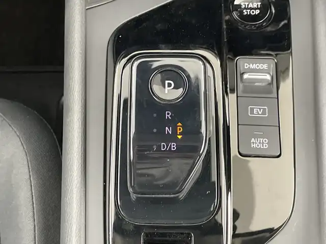 日産 ノート X 愛知県 2021(令3)年 3.2万km スーパーブラック 禁煙車/純正9型ナビ/（Bluetooth/CD/DVD/フルセグTV)　/【品番：MJ120D-L】/バックカメラ/ETC/衝突軽減ブレーキ/セーフティ・シールドスイッチ/オートブレーキホールド/横滑り防止装置/LEDライト/オートライト/オートマチックハイビーム/ヘッドライトレベライザー/スマートキー【スペア1本】/ステアリングリモコン/純正ドアバイザー/純正フロアマット