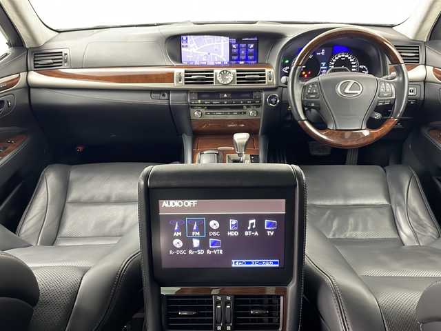 レクサス ＬＳ 600hL エグゼクティブP 道央・札幌 2012(平24)年 7.8万km スターライトブラックガラスフレーク ・4WD/・純正ナビ&TV&CD&DVD&BT&SD/・バックカメラ/・マークレビンソンサウンドシステム/・リアエンターテインメント/・レクサスセーフティシステム/・レーダークルーズコントロール/・ブラインドスポットモニター/・レザーシート/・全席シートヒーター/・全席ベンチレーション/・ステアリングヒーター/・ビルトインETC/・LEDヘッドライト/・オートライト/・スマートキー