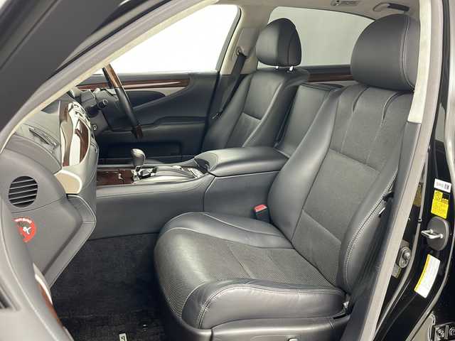 レクサス ＬＳ 600hL エグゼクティブP 道央・札幌 2012(平24)年 7.8万km スターライトブラックガラスフレーク ・4WD/・純正ナビ&TV&CD&DVD&BT&SD/・バックカメラ/・マークレビンソンサウンドシステム/・リアエンターテインメント/・レクサスセーフティシステム/・レーダークルーズコントロール/・ブラインドスポットモニター/・レザーシート/・全席シートヒーター/・全席ベンチレーション/・ステアリングヒーター/・ビルトインETC/・LEDヘッドライト/・オートライト/・スマートキー
