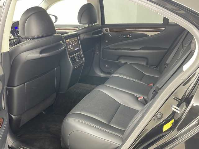 レクサス ＬＳ 600hL エグゼクティブP 道央・札幌 2012(平24)年 7.8万km スターライトブラックガラスフレーク ・4WD/・純正ナビ&TV&CD&DVD&BT&SD/・バックカメラ/・マークレビンソンサウンドシステム/・リアエンターテインメント/・レクサスセーフティシステム/・レーダークルーズコントロール/・ブラインドスポットモニター/・レザーシート/・全席シートヒーター/・全席ベンチレーション/・ステアリングヒーター/・ビルトインETC/・LEDヘッドライト/・オートライト/・スマートキー