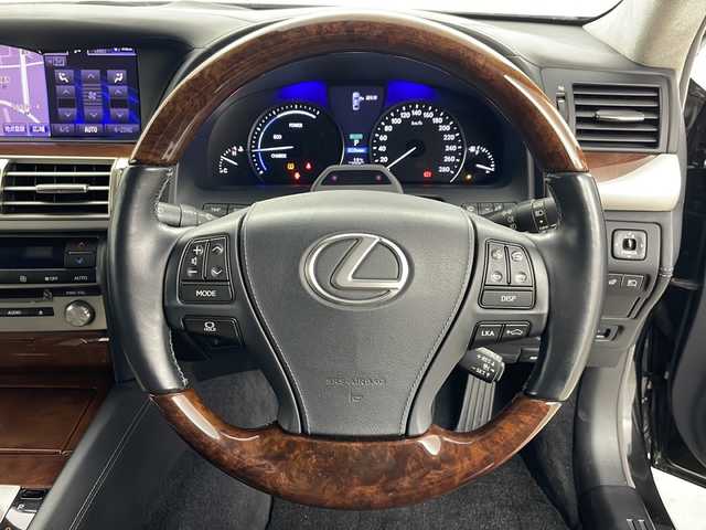 レクサス ＬＳ 600hL エグゼクティブP 道央・札幌 2012(平24)年 7.8万km スターライトブラックガラスフレーク ・4WD/・純正ナビ&TV&CD&DVD&BT&SD/・バックカメラ/・マークレビンソンサウンドシステム/・リアエンターテインメント/・レクサスセーフティシステム/・レーダークルーズコントロール/・ブラインドスポットモニター/・レザーシート/・全席シートヒーター/・全席ベンチレーション/・ステアリングヒーター/・ビルトインETC/・LEDヘッドライト/・オートライト/・スマートキー