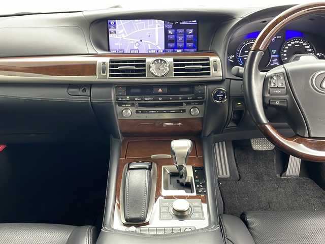 レクサス ＬＳ 600hL エグゼクティブP 道央・札幌 2012(平24)年 7.8万km スターライトブラックガラスフレーク ・4WD/・純正ナビ&TV&CD&DVD&BT&SD/・バックカメラ/・マークレビンソンサウンドシステム/・リアエンターテインメント/・レクサスセーフティシステム/・レーダークルーズコントロール/・ブラインドスポットモニター/・レザーシート/・全席シートヒーター/・全席ベンチレーション/・ステアリングヒーター/・ビルトインETC/・LEDヘッドライト/・オートライト/・スマートキー