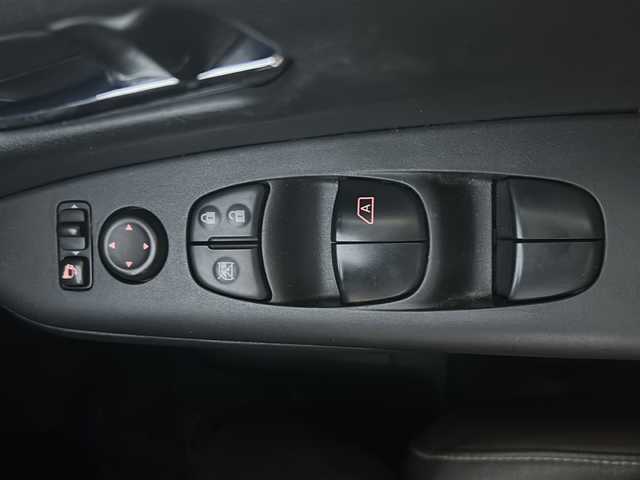 日産 セレナ ハイウェイスター プロパイロットED 沖縄県 2016(平28)年 7万km ダイヤモンドブラック 純正ナビ・TV・Bluetooth・CD/DVD/全方位カメラ/フリップダウンモニター/両側パワースライドドア/ETC/コーナーセンサー/プロパイロット/衝突軽減システム/オートライト/デジタルインナーミラー/LED