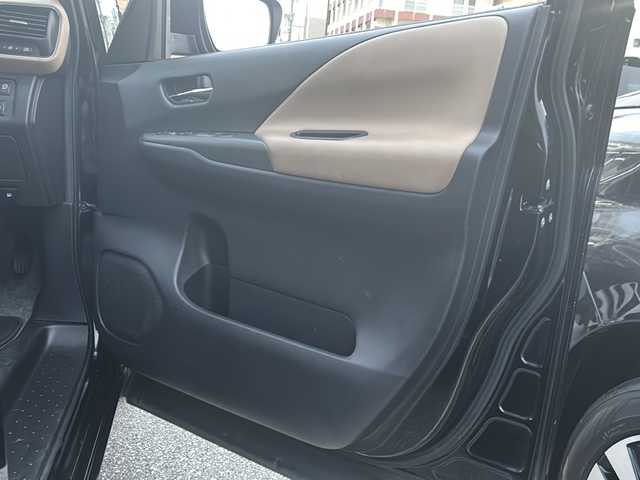 日産 セレナ ハイウェイスター プロパイロットED 沖縄県 2016(平28)年 7万km ダイヤモンドブラック 純正ナビ・TV・Bluetooth・CD/DVD/全方位カメラ/フリップダウンモニター/両側パワースライドドア/ETC/コーナーセンサー/プロパイロット/衝突軽減システム/オートライト/デジタルインナーミラー/LED