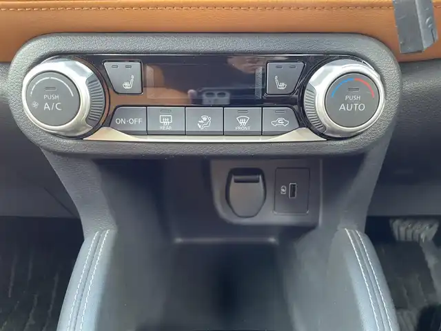 日産 キックス X ツートーンインテリアED 岡山県 2020(令2)年 3.1万km プレミアムホライズンオレンジ/ピュアブラック 2トーン カロッツェリアディスプレイオーディオ　FH-8500DVS/AppleCarplay、AndroidAuto、CD、DVD/Bluetooth、AM、FM/インテリジェントルームミラー/アラウンドビューカメラ/クリアランスソナー/コーナーセンサー/プロパイロット/前席シートヒーター/ステアリングヒーター/LEDライト/衝突軽減システム/横滑り防止装置