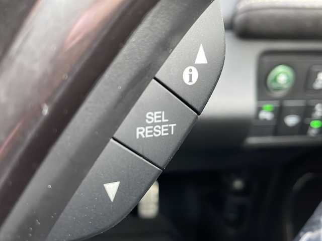 ホンダ ヴェゼル ハイブリッド RS ホンダセンシング 大阪府 2021(令3)年 5.8万km プラチナホワイトパール ワンオーナー/純正8インチナビ/CD/DVD/BTオーディオ/フルセグテレビ/バックカメラ/前席シートヒーター/パドルシフト/ステアリングスイッチ/革巻きステアリング/ETC/ホンダセンシング/電動パーキングブレーキ/オートホールド/LEDヘッドライト/純正18インチAW/フロアマット/ドアバイザー