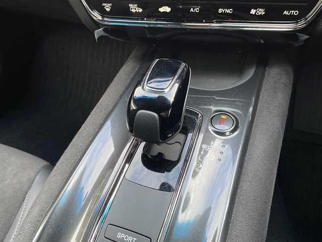 ホンダ ヴェゼル ハイブリッド RS ホンダセンシング 大阪府 2021(令3)年 5.8万km プラチナホワイトパール ワンオーナー/純正8インチナビ/CD/DVD/BTオーディオ/フルセグテレビ/バックカメラ/前席シートヒーター/パドルシフト/ステアリングスイッチ/革巻きステアリング/ETC/ホンダセンシング/電動パーキングブレーキ/オートホールド/LEDヘッドライト/純正18インチAW/フロアマット/ドアバイザー