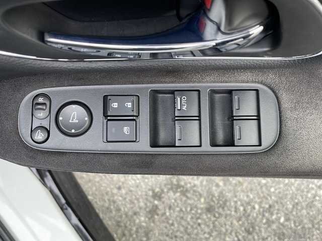 ホンダ ヴェゼル ハイブリッド RS ホンダセンシング 大阪府 2021(令3)年 5.8万km プラチナホワイトパール ワンオーナー/純正8インチナビ/CD/DVD/BTオーディオ/フルセグテレビ/バックカメラ/前席シートヒーター/パドルシフト/ステアリングスイッチ/革巻きステアリング/ETC/ホンダセンシング/電動パーキングブレーキ/オートホールド/LEDヘッドライト/純正18インチAW/フロアマット/ドアバイザー