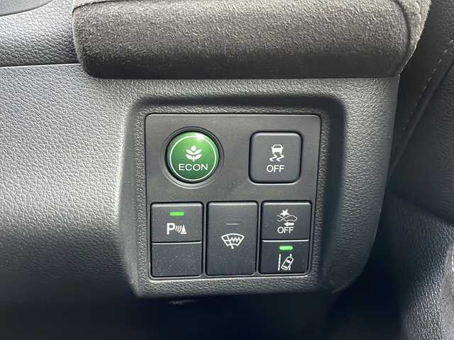 ホンダ ヴェゼル ハイブリッド RS ホンダセンシング 大阪府 2021(令3)年 5.8万km プラチナホワイトパール ワンオーナー/純正8インチナビ/CD/DVD/BTオーディオ/フルセグテレビ/バックカメラ/前席シートヒーター/パドルシフト/ステアリングスイッチ/革巻きステアリング/ETC/ホンダセンシング/電動パーキングブレーキ/オートホールド/LEDヘッドライト/純正18インチAW/フロアマット/ドアバイザー