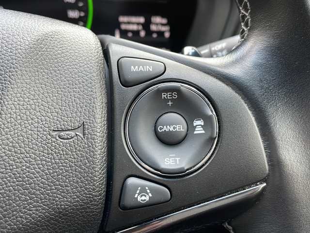 ホンダ ヴェゼル ハイブリッド RS ホンダセンシング 大阪府 2021(令3)年 5.8万km プラチナホワイトパール ワンオーナー/純正8インチナビ/CD/DVD/BTオーディオ/フルセグテレビ/バックカメラ/前席シートヒーター/パドルシフト/ステアリングスイッチ/革巻きステアリング/ETC/ホンダセンシング/電動パーキングブレーキ/オートホールド/LEDヘッドライト/純正18インチAW/フロアマット/ドアバイザー