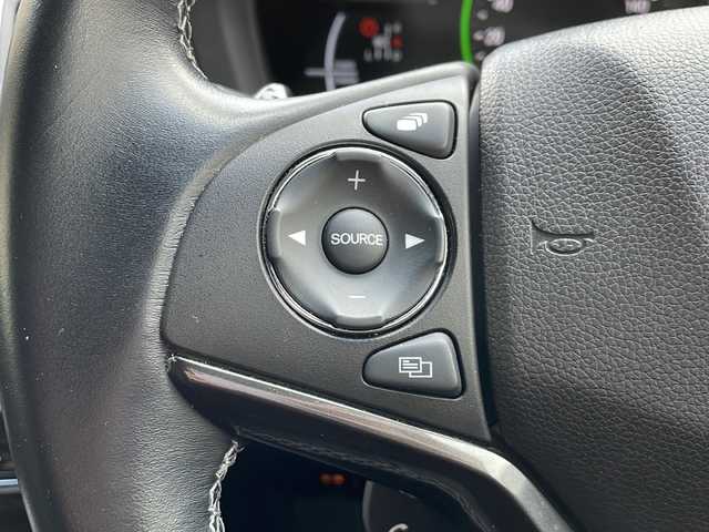 ホンダ ヴェゼル ハイブリッド RS ホンダセンシング 大阪府 2021(令3)年 5.8万km プラチナホワイトパール ワンオーナー/純正8インチナビ/CD/DVD/BTオーディオ/フルセグテレビ/バックカメラ/前席シートヒーター/パドルシフト/ステアリングスイッチ/革巻きステアリング/ETC/ホンダセンシング/電動パーキングブレーキ/オートホールド/LEDヘッドライト/純正18インチAW/フロアマット/ドアバイザー