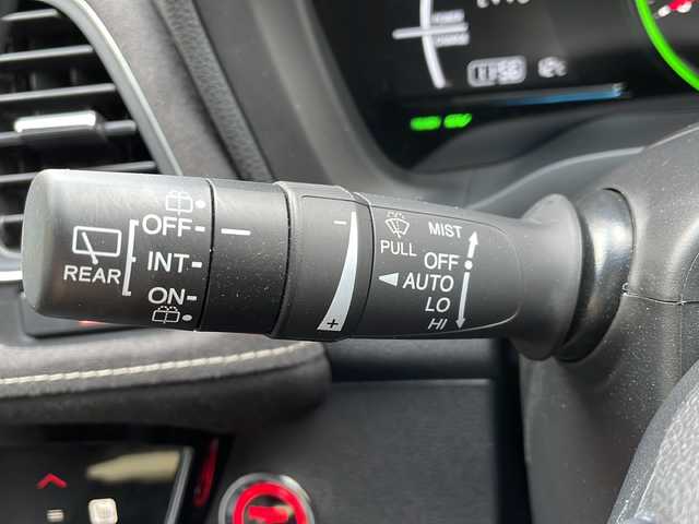 ホンダ ヴェゼル ハイブリッド RS ホンダセンシング 大阪府 2021(令3)年 5.8万km プラチナホワイトパール ワンオーナー/純正8インチナビ/CD/DVD/BTオーディオ/フルセグテレビ/バックカメラ/前席シートヒーター/パドルシフト/ステアリングスイッチ/革巻きステアリング/ETC/ホンダセンシング/電動パーキングブレーキ/オートホールド/LEDヘッドライト/純正18インチAW/フロアマット/ドアバイザー