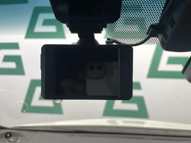 トヨタ プリウス ＰＨＶ S GRスポーツ 鹿児島県 2020(令2)年 5.5万km ホワイトパールクリスタルシャイン 禁煙車/社外ナビ【XF11Z】/　（Bluetooth/フルセグTV/CD/DVD）/バックモニター/社外前方ドライブレコーダー/前席シートヒーター/ハーフレザー/ビルトインETC/トヨタセーフティセンス/・クルーズコントロール/・レーンキープアシスト/クリアランスソナー