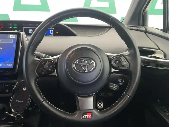 トヨタ プリウス ＰＨＶ S GRスポーツ 鹿児島県 2020(令2)年 5.5万km ホワイトパールクリスタルシャイン 禁煙車/社外ナビ【XF11Z】/　（Bluetooth/フルセグTV/CD/DVD）/バックモニター/社外前方ドライブレコーダー/前席シートヒーター/ハーフレザー/ビルトインETC/トヨタセーフティセンス/・クルーズコントロール/・レーンキープアシスト/クリアランスソナー