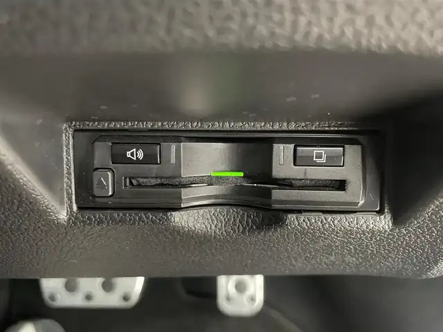 トヨタ プリウス ＰＨＶ S GRスポーツ 鹿児島県 2020(令2)年 5.5万km ホワイトパールクリスタルシャイン 禁煙車/社外ナビ【XF11Z】/　（Bluetooth/フルセグTV/CD/DVD）/バックモニター/社外前方ドライブレコーダー/前席シートヒーター/ハーフレザー/ビルトインETC/トヨタセーフティセンス/・クルーズコントロール/・レーンキープアシスト/クリアランスソナー