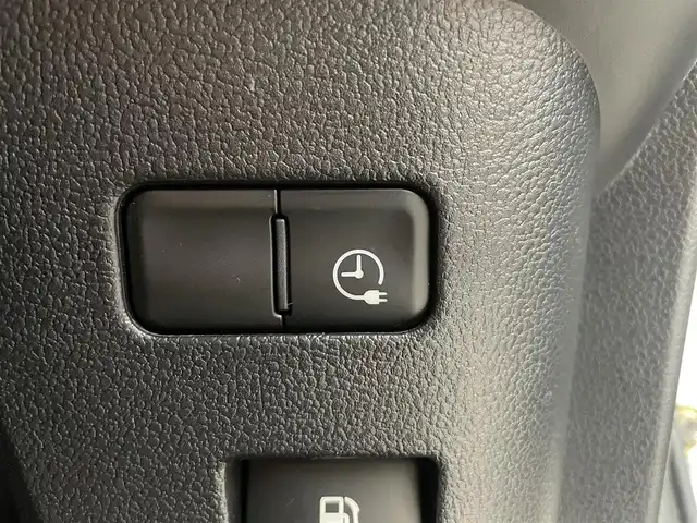 トヨタ プリウス ＰＨＶ S GRスポーツ 鹿児島県 2020(令2)年 5.5万km ホワイトパールクリスタルシャイン 禁煙車/社外ナビ【XF11Z】/　（Bluetooth/フルセグTV/CD/DVD）/バックモニター/社外前方ドライブレコーダー/前席シートヒーター/ハーフレザー/ビルトインETC/トヨタセーフティセンス/・クルーズコントロール/・レーンキープアシスト/クリアランスソナー