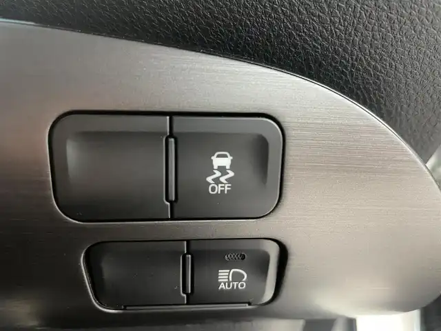 トヨタ プリウス ＰＨＶ S GRスポーツ 鹿児島県 2020(令2)年 5.5万km ホワイトパールクリスタルシャイン 禁煙車/社外ナビ【XF11Z】/　（Bluetooth/フルセグTV/CD/DVD）/バックモニター/社外前方ドライブレコーダー/前席シートヒーター/ハーフレザー/ビルトインETC/トヨタセーフティセンス/・クルーズコントロール/・レーンキープアシスト/クリアランスソナー