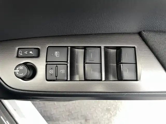 トヨタ プリウス ＰＨＶ S GRスポーツ 鹿児島県 2020(令2)年 5.5万km ホワイトパールクリスタルシャイン 禁煙車/社外ナビ【XF11Z】/　（Bluetooth/フルセグTV/CD/DVD）/バックモニター/社外前方ドライブレコーダー/前席シートヒーター/ハーフレザー/ビルトインETC/トヨタセーフティセンス/・クルーズコントロール/・レーンキープアシスト/クリアランスソナー