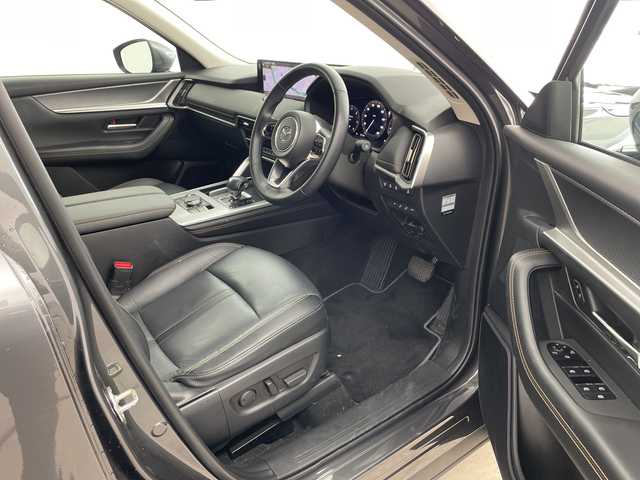 マツダ ＣＸ－６０ XD Lパッケージ 兵庫県 2023(令5)年 2.3万km マシーングレープレミアムM ・純正12.3インチナビ/Bluetooth/USB/HDMI//Apple CarPlay/Android Auto/・全方位カメラ/・ビルトインETC/・置くだけ充電/・ヘッドアップディスプレイ/・車間制御/・交通標識認識/・前後側方接近車両検知/・車線逸脱警報/・ブラインドスポットモニター/・ディスタンス＆スピードアラート/・レーンキープアシストシステム/・スマートブレーキサポートサポート/・スマートシティブレーキサポート/・レーダークルーズコントロール/・アダプティブＬＥＤヘッドライト/・前後誤発進抑制制御/・緊急時車線維持支援/・ドライバー異常時対応システム/・パーキングセンサー/・パワーバックドア/・レザーシート/・前席パワーシート/・全席シートヒーター/・AC100V電源/・パドルシフト