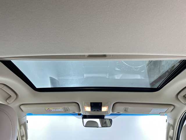 トヨタ ランドクルーザー プラド TX Lパッケージ 佐賀県 2022(令4)年 3.9万km ホワイトパールクリスタルシャイン 社外9インチナビ/フルセグTV/CD/DVD/Bluetooth/サンルーフ/バックカメラ/衝突被害軽減システム/レーダクルーズコントロール/レーンアシスト/ロードサインアシスト/クリアランスソナー/先行車発進告知機能/オートライト/オートマチックハイビーム/LEDヘッドライト/LEDフォグライト/オートワイパー/電動格納サードシート/レザーシート/運転席・助手席パワーシート/運転席・助手席シートヒーター/運転席・助手席エアシート/ISOFIX対応/純正フロアマット/純正17インチアルミホイール/スマートキー×２/ドアバイザー/ステアリングスイッチ