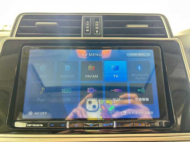 トヨタ ランドクルーザー プラド TX Lパッケージ 佐賀県 2022(令4)年 3.9万km ホワイトパールクリスタルシャイン 社外9インチナビ/フルセグTV/CD/DVD/Bluetooth/サンルーフ/バックカメラ/衝突被害軽減システム/レーダクルーズコントロール/レーンアシスト/ロードサインアシスト/クリアランスソナー/先行車発進告知機能/オートライト/オートマチックハイビーム/LEDヘッドライト/LEDフォグライト/オートワイパー/電動格納サードシート/レザーシート/運転席・助手席パワーシート/運転席・助手席シートヒーター/運転席・助手席エアシート/ISOFIX対応/純正フロアマット/純正17インチアルミホイール/スマートキー×２/ドアバイザー/ステアリングスイッチ