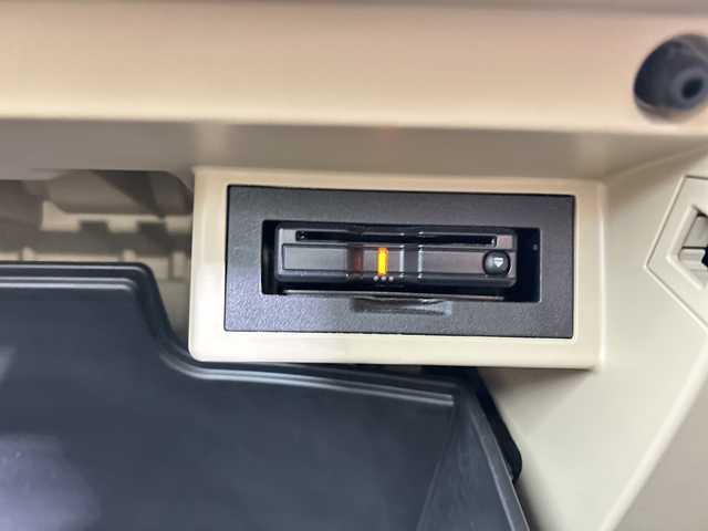 トヨタ ランドクルーザー プラド TX Lパッケージ 佐賀県 2022(令4)年 3.9万km ホワイトパールクリスタルシャイン 社外9インチナビ/フルセグTV/CD/DVD/Bluetooth/サンルーフ/バックカメラ/衝突被害軽減システム/レーダクルーズコントロール/レーンアシスト/ロードサインアシスト/クリアランスソナー/先行車発進告知機能/オートライト/オートマチックハイビーム/LEDヘッドライト/LEDフォグライト/オートワイパー/電動格納サードシート/レザーシート/運転席・助手席パワーシート/運転席・助手席シートヒーター/運転席・助手席エアシート/ISOFIX対応/純正フロアマット/純正17インチアルミホイール/スマートキー×２/ドアバイザー/ステアリングスイッチ