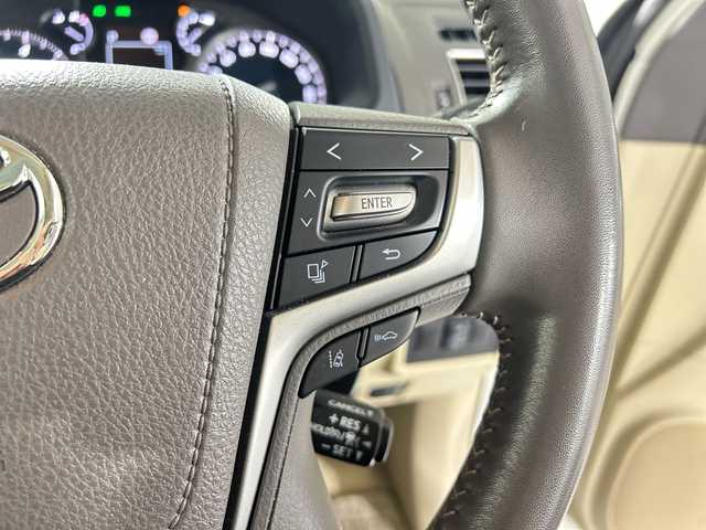 トヨタ ランドクルーザー プラド TX Lパッケージ 佐賀県 2022(令4)年 3.9万km ホワイトパールクリスタルシャイン 社外9インチナビ/フルセグTV/CD/DVD/Bluetooth/サンルーフ/バックカメラ/衝突被害軽減システム/レーダクルーズコントロール/レーンアシスト/ロードサインアシスト/クリアランスソナー/先行車発進告知機能/オートライト/オートマチックハイビーム/LEDヘッドライト/LEDフォグライト/オートワイパー/電動格納サードシート/レザーシート/運転席・助手席パワーシート/運転席・助手席シートヒーター/運転席・助手席エアシート/ISOFIX対応/純正フロアマット/純正17インチアルミホイール/スマートキー×２/ドアバイザー/ステアリングスイッチ