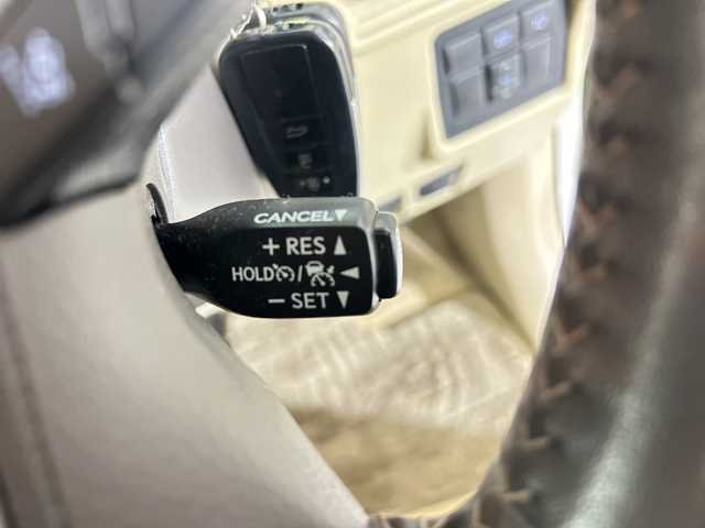 トヨタ ランドクルーザー プラド TX Lパッケージ 佐賀県 2022(令4)年 3.9万km ホワイトパールクリスタルシャイン 社外9インチナビ/フルセグTV/CD/DVD/Bluetooth/サンルーフ/バックカメラ/衝突被害軽減システム/レーダクルーズコントロール/レーンアシスト/ロードサインアシスト/クリアランスソナー/先行車発進告知機能/オートライト/オートマチックハイビーム/LEDヘッドライト/LEDフォグライト/オートワイパー/電動格納サードシート/レザーシート/運転席・助手席パワーシート/運転席・助手席シートヒーター/運転席・助手席エアシート/ISOFIX対応/純正フロアマット/純正17インチアルミホイール/スマートキー×２/ドアバイザー/ステアリングスイッチ