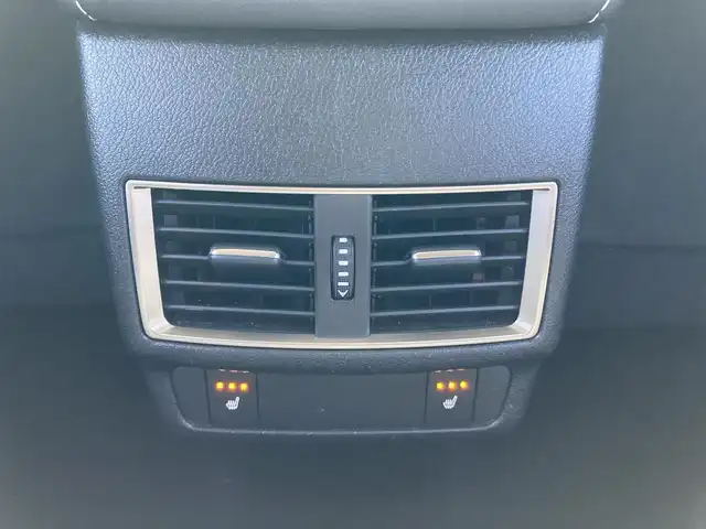 レクサス ＮＸ 300 バージョンL 熊本県 2020(令2)年 2.6万km ソニッククォーツ ・スマートキー/・プッシュスタート/・レーントレーシングアラート/・プリクラッシュセーフティ/・パーキングサポートアラート/・ロードサインインフォメーション/・先行車発進告知/・オートマチックハイビーム/・クルーズコントロール(追従式)/・合皮レザーシー/・前席パワーシート/・全席シートヒーター/・前席エアシート/・ハンドルヒーター/・純正メモリナビ/ 【BD・Bluetooth・USB・SD・AUX・MSV】/・フルセグTV/・バックカメラ/・ETC2.0/・LEDヘッドランプ/・LEDフォグランプ/・純正マット