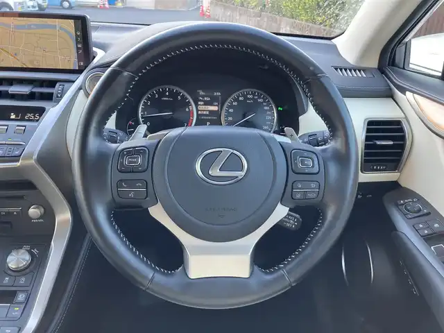 レクサス ＮＸ 300 バージョンL 熊本県 2020(令2)年 2.6万km ソニッククォーツ ・スマートキー/・プッシュスタート/・レーントレーシングアラート/・プリクラッシュセーフティ/・パーキングサポートアラート/・ロードサインインフォメーション/・先行車発進告知/・オートマチックハイビーム/・クルーズコントロール(追従式)/・合皮レザーシー/・前席パワーシート/・全席シートヒーター/・前席エアシート/・ハンドルヒーター/・純正メモリナビ/ 【BD・Bluetooth・USB・SD・AUX・MSV】/・フルセグTV/・バックカメラ/・ETC2.0/・LEDヘッドランプ/・LEDフォグランプ/・純正マット