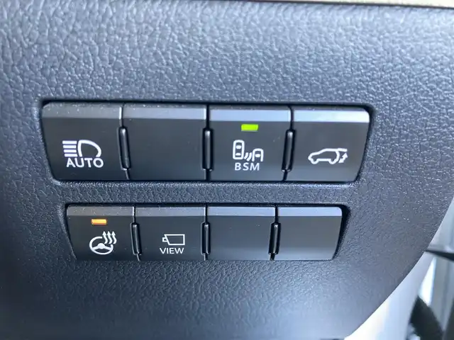 レクサス ＮＸ 300 バージョンL 熊本県 2020(令2)年 2.6万km ソニッククォーツ ・スマートキー/・プッシュスタート/・レーントレーシングアラート/・プリクラッシュセーフティ/・パーキングサポートアラート/・ロードサインインフォメーション/・先行車発進告知/・オートマチックハイビーム/・クルーズコントロール(追従式)/・合皮レザーシー/・前席パワーシート/・全席シートヒーター/・前席エアシート/・ハンドルヒーター/・純正メモリナビ/ 【BD・Bluetooth・USB・SD・AUX・MSV】/・フルセグTV/・バックカメラ/・ETC2.0/・LEDヘッドランプ/・LEDフォグランプ/・純正マット