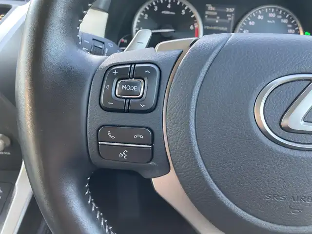 レクサス ＮＸ 300 バージョンL 熊本県 2020(令2)年 2.6万km ソニッククォーツ ・スマートキー/・プッシュスタート/・レーントレーシングアラート/・プリクラッシュセーフティ/・パーキングサポートアラート/・ロードサインインフォメーション/・先行車発進告知/・オートマチックハイビーム/・クルーズコントロール(追従式)/・合皮レザーシー/・前席パワーシート/・全席シートヒーター/・前席エアシート/・ハンドルヒーター/・純正メモリナビ/ 【BD・Bluetooth・USB・SD・AUX・MSV】/・フルセグTV/・バックカメラ/・ETC2.0/・LEDヘッドランプ/・LEDフォグランプ/・純正マット