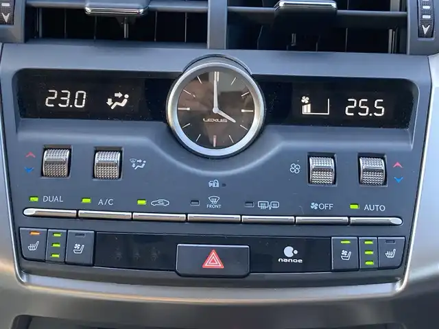 レクサス ＮＸ 300 バージョンL 熊本県 2020(令2)年 2.6万km ソニッククォーツ ・スマートキー/・プッシュスタート/・レーントレーシングアラート/・プリクラッシュセーフティ/・パーキングサポートアラート/・ロードサインインフォメーション/・先行車発進告知/・オートマチックハイビーム/・クルーズコントロール(追従式)/・合皮レザーシー/・前席パワーシート/・全席シートヒーター/・前席エアシート/・ハンドルヒーター/・純正メモリナビ/ 【BD・Bluetooth・USB・SD・AUX・MSV】/・フルセグTV/・バックカメラ/・ETC2.0/・LEDヘッドランプ/・LEDフォグランプ/・純正マット