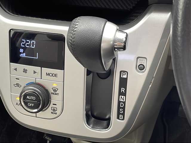 ダイハツ キャスト スタイル G ターボ SAⅡ 千葉県 2015(平27)年 4.5万km ファイアークォーツレッドM ガソリン/2WD(FF)/CVT/７インチナビ【NSZM-W65D】/（FM/AM/CD/DVD/フルセグTV/Bluetooth）/バックカメラ/ETC/ドライブレコーダー/ＴＶキャンセラー/スマートアシスト２/プリクラッシュブレーキアシスト	/誤発進抑制制御機能/レーンキープアシスト	/装備/レザー調シートカバー/電動格納ミラー/アイドリングストップ/革巻きステアリング/ステアリングスイッチ/オートライト/LEDヘッドライト/フロントフォグ/フルオートエアコン/プッシュスタート/スマートキー